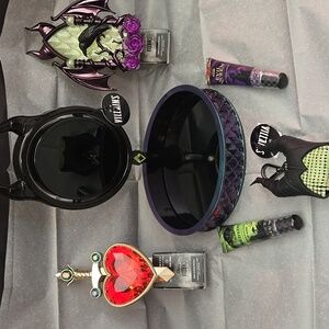 DISNEY VILLIANS Gothic Vanity Set with Mirror and Accessories